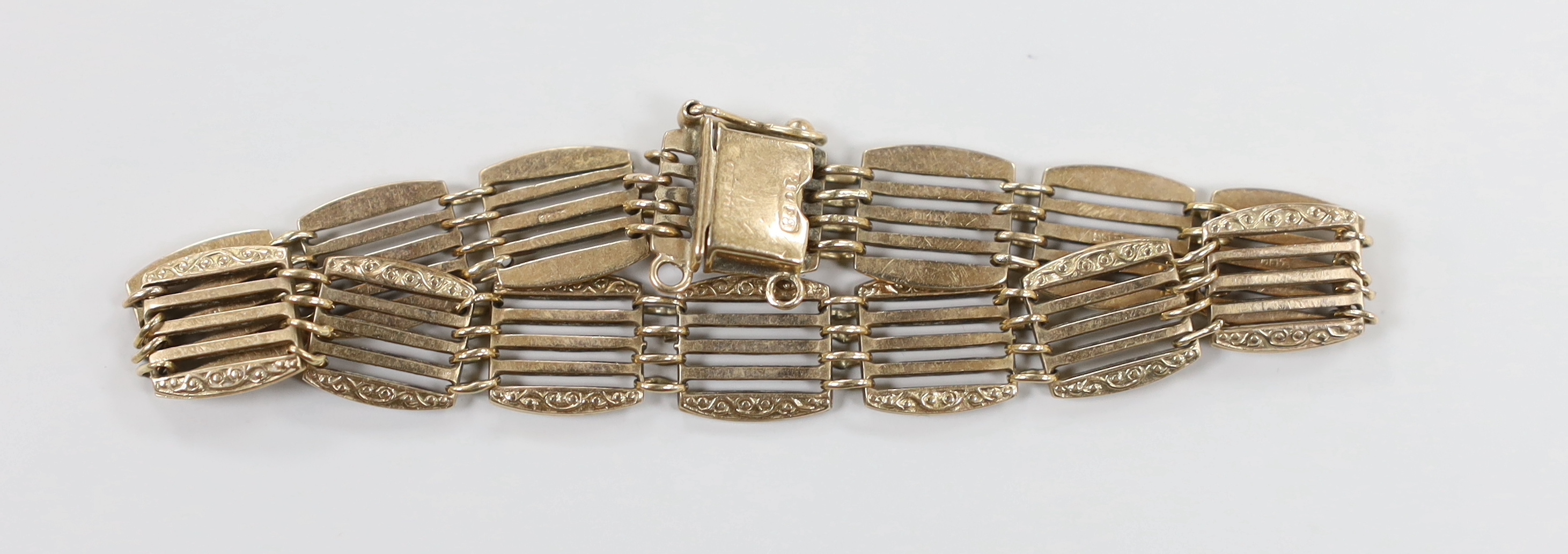 An early 20th century 9ct gold gate link bracelet, 17cm